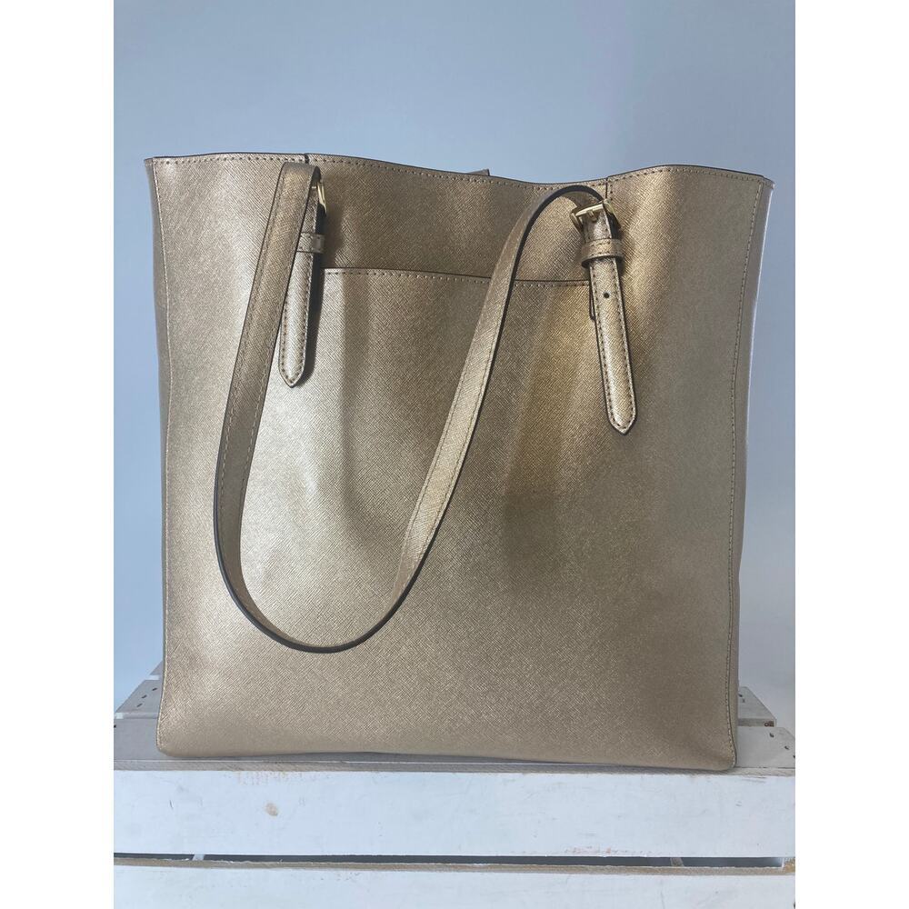 MICHAEL KORS LARGE GOLD METALIC LEATHER SHOULDER BAG - Picture 4 of 16